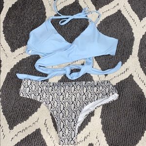 Cross Cross & Snakeskin Bikinia